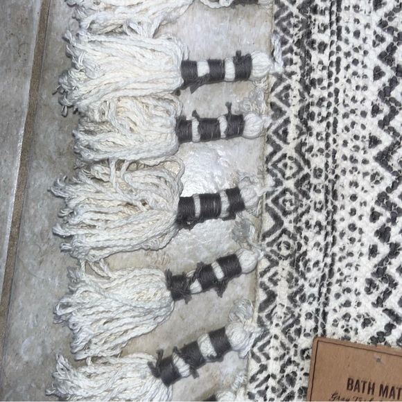 World Market Cream and Black Bath Mat 22” x 34” (1-208) - Picture 3 of 8